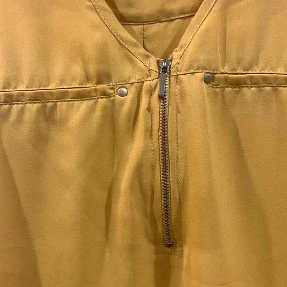 Large Sleeveless Mustard Gold Blouse - Picture 2 of 2